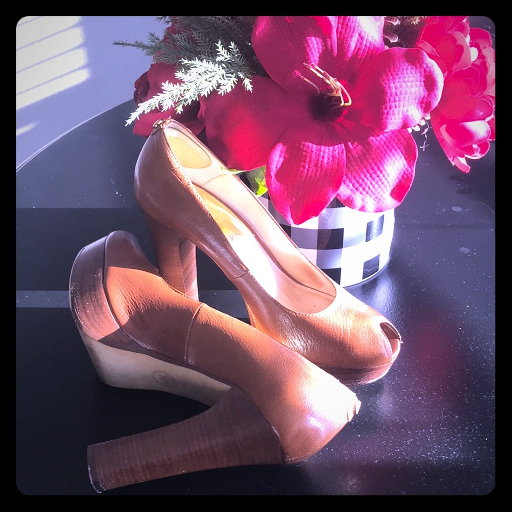 Michael Kors Pumps (size 8)
